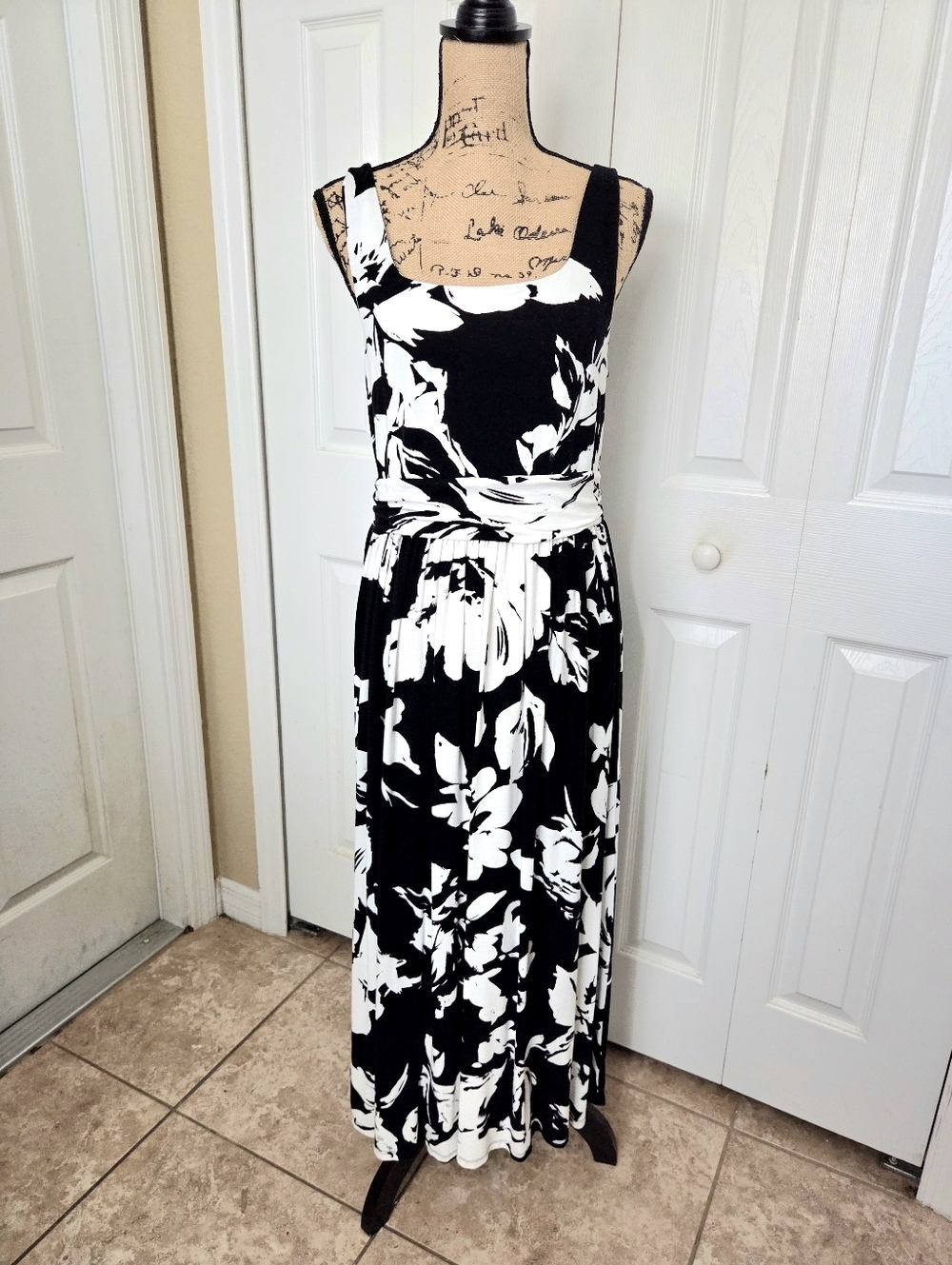 Harper 241 Black & White Sleeveless Floral Midi/Maxi Dress